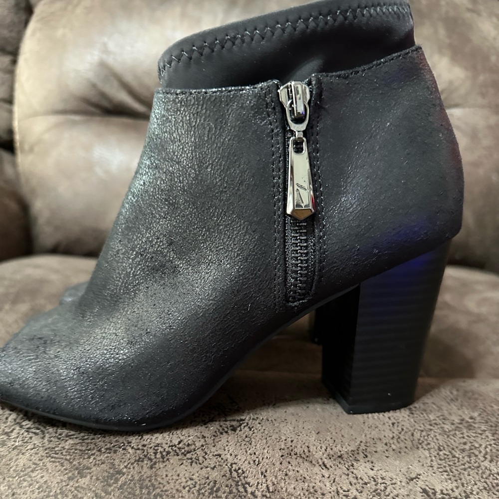 Vera Wang boots size 7